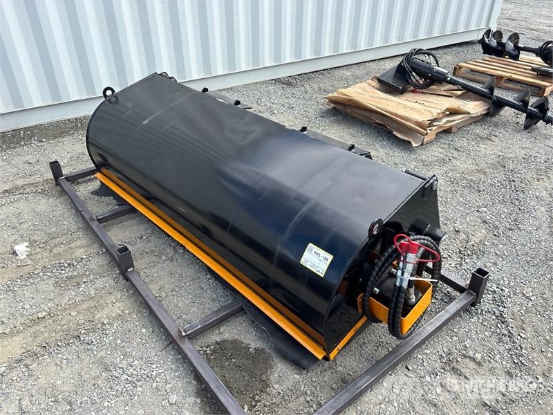GIYI GY-BS72 72 in Skid Steer Sweeper (Unused) Četke