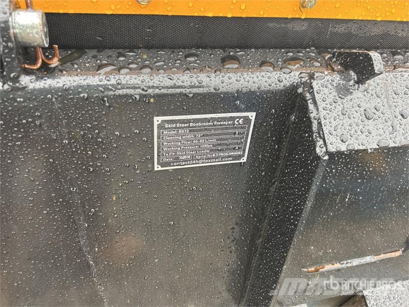 GIYI GY-BS72 72 in Skid Steer Sweeper (Unused) Cepillos