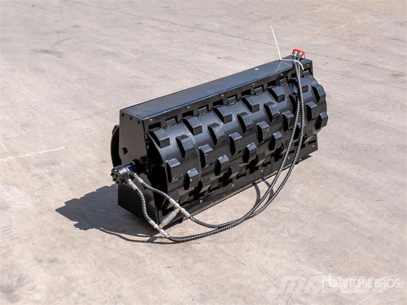 GIYI GY-CW70 59 in Padfoot Skid Steer Vibratory Ro Rodillos