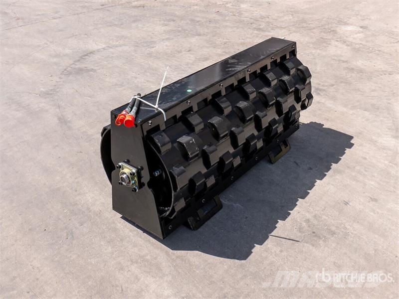 GIYI GY-CW70 59 in Padfoot Skid Steer Vibratory Ro Rodillos