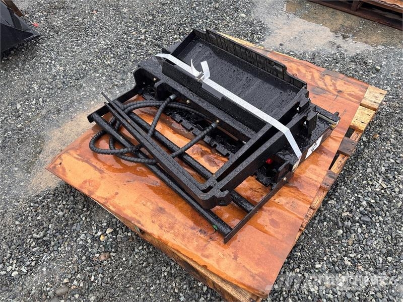 GIYI GY-CYHC 29 in Mini Skid Steer Forks (Unused) Trukkihaarukat