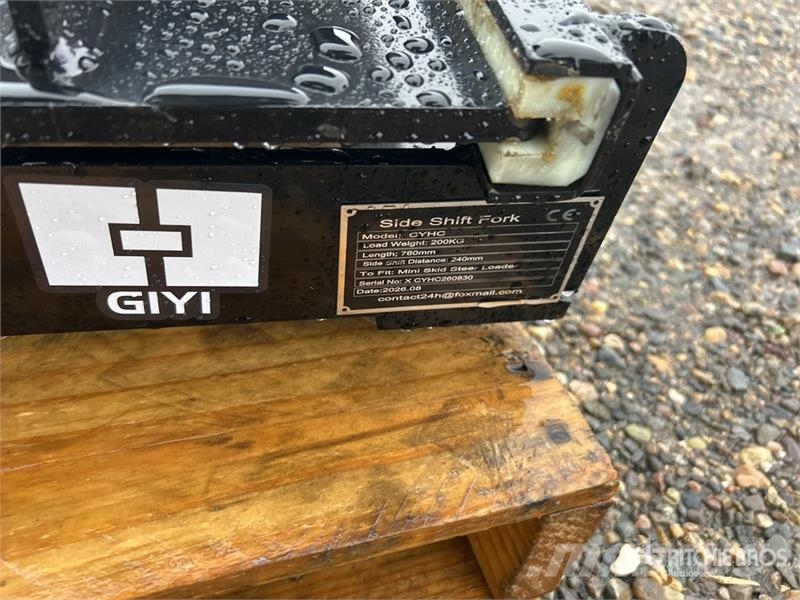 GIYI GY-CYHC 30 in Mini Skid Steer Forks (Unused) 叉