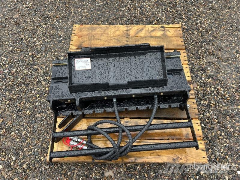  GIYI GY-CYHC 30 in Mini Skid Steer Forks (Unused) شوكات