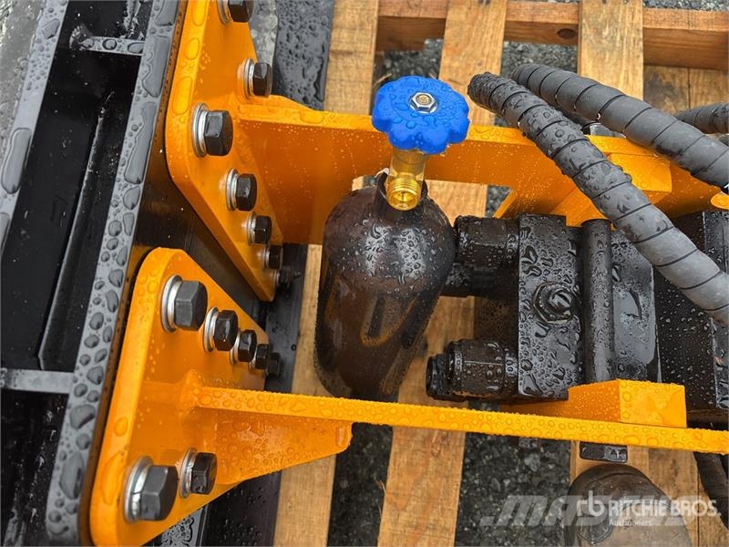 GIYI GY-D680 54 in Skid Steer Post Driver (Unused) Equipement de clôture