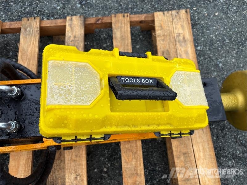 GIYI GY-D680 54 in Skid Steer Post Driver (Unused) Equipement de clôture