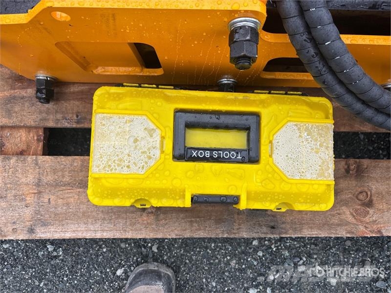 GIYI GY-D680 56 in Skid Steer Post Driver (Unused) Equipement de clôture