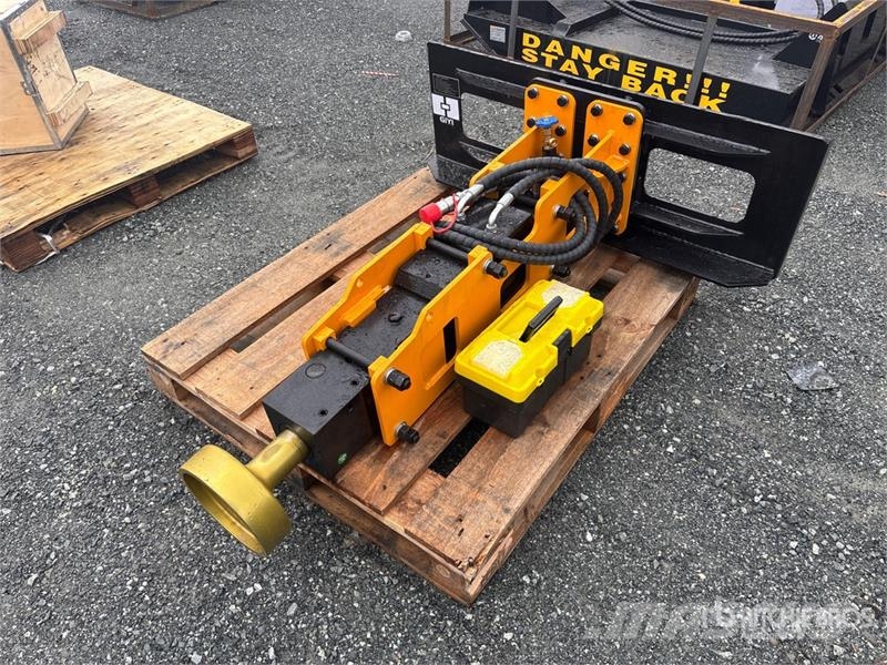 GIYI GY-D680 56 in Skid Steer Post Driver (Unused) Equipement de clôture