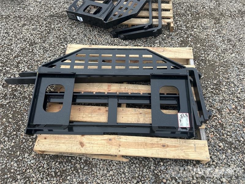 GIYI GY-DHC 59 in Skid Steer Forks (Unused) Furci