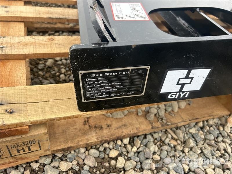  GIYI GY-DHC 59 in Skid Steer Forks (Unused) Furci