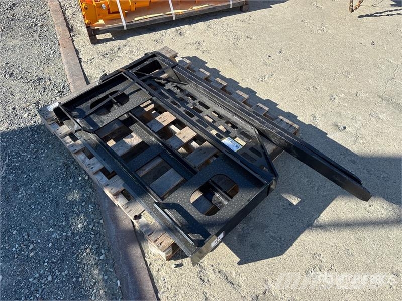 GIYI GY-DHC 59 in Skid Steer Forks (Unused) Вили