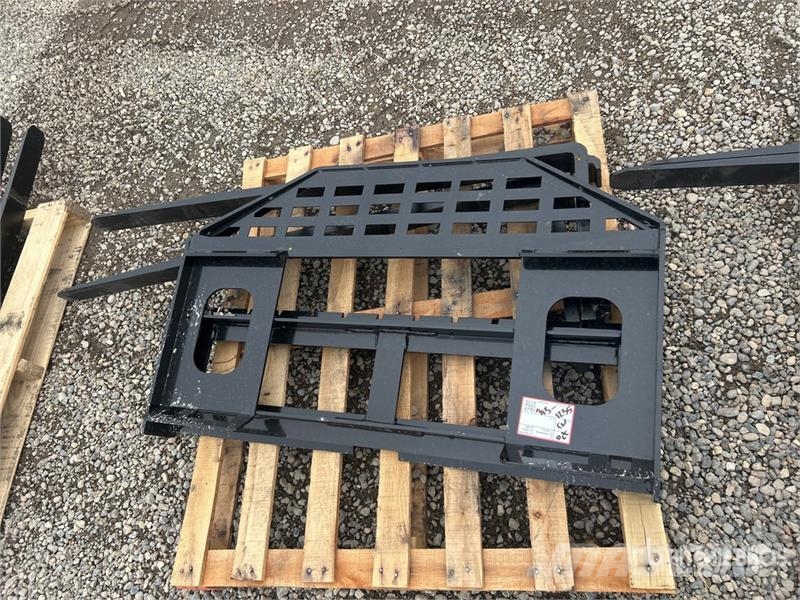  GIYI GY-DHC 59 in Skid Steer Forks (Unused) Furci