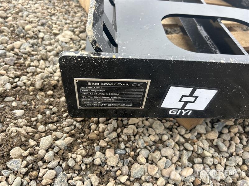 GIYI GY-DHC 59 in Skid Steer Forks (Unused) Furci