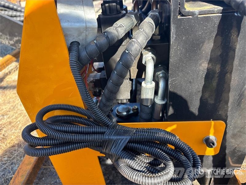  GIYI GY-ECA74 54 in Articulating Skid Steer Brush  Priključne i vučne kosilice
