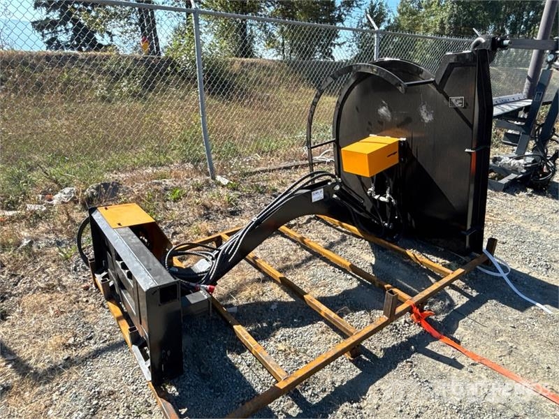  GIYI GY-ECA74 54 in Articulating Skid Steer Brush  Priključne i vučne kosilice