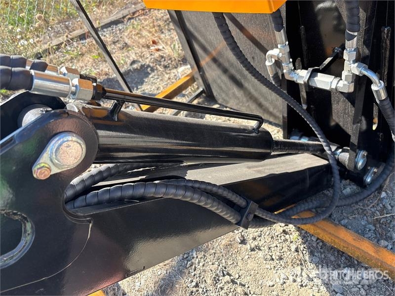  GIYI GY-ECA74 54 in Articulating Skid Steer Brush  Priključne i vučne kosilice