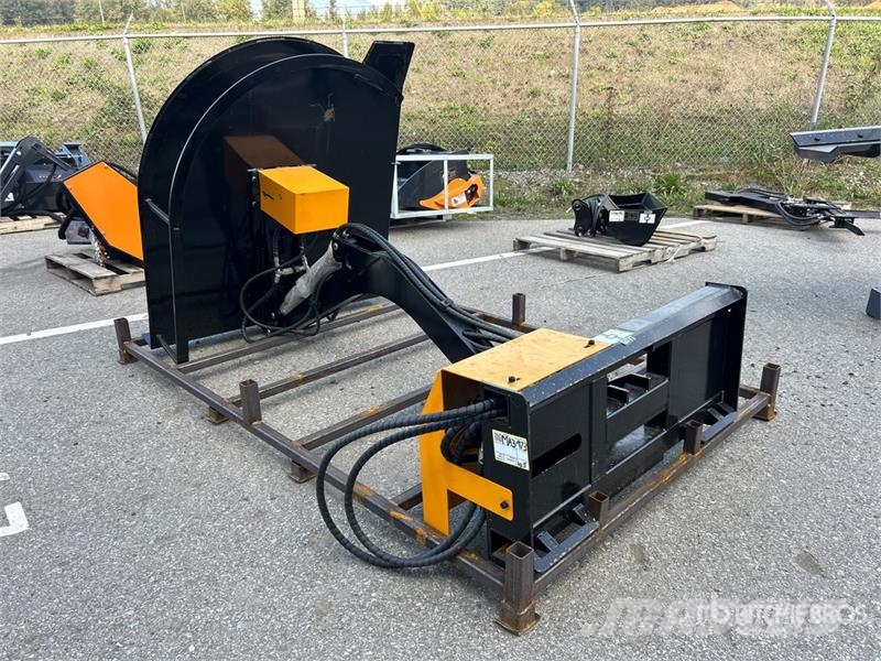  GIYI GY-ECA74 54 in Articulating Skid Steer Brush  牽引式モア/芝刈り機