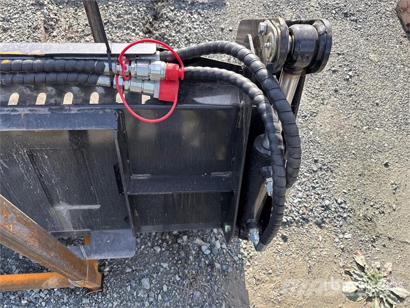  GIYI GY-KH72 70 in Multi-Purpose Skid Steer Bucket Kašike / Korpe