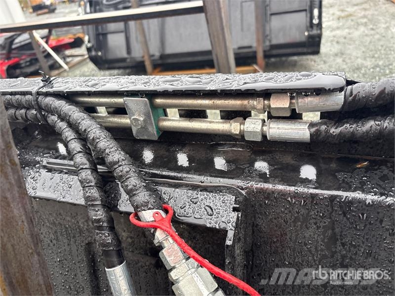  GIYI GY-KH72 70 in Multi-Purpose Skid Steer Bucket Kauhat
