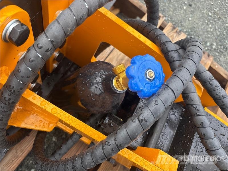 GIYI GY-P680 64 in Skid Steer Breaker (Unused) Martelos / Rompedores