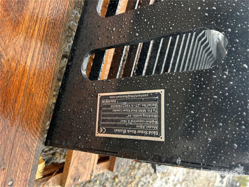 GIYI GY-RB44 Rock Mini Skid Steer Bucket (Unused) バケット