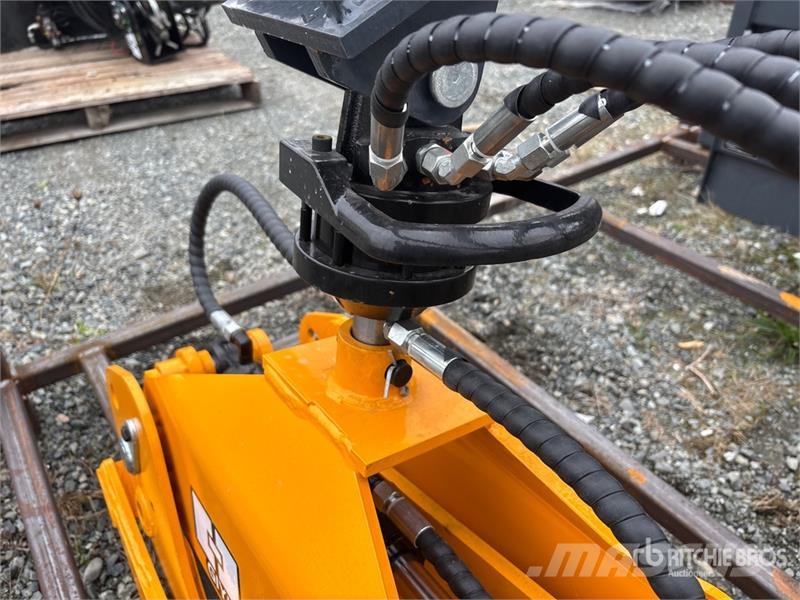  GIYI GY-RG63 30 in 2200 lb Rotating Skid Steer Gra Pinzas
