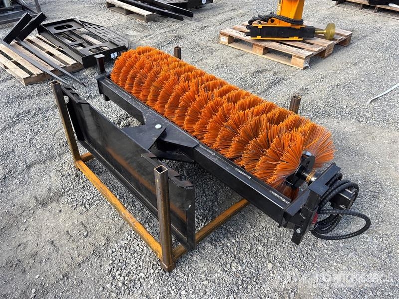 GIYI GY-SE61 64 in Skid Steer Broom (Unused) Četke