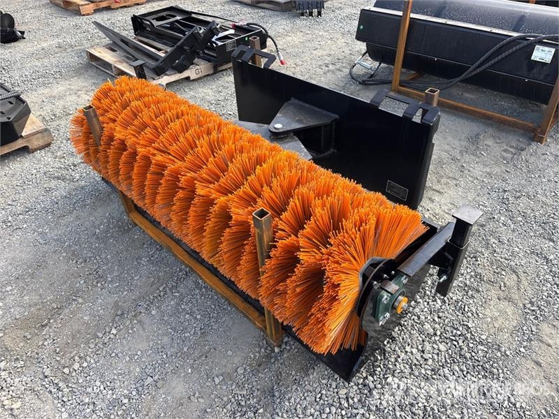 GIYI GY-SE61 64 in Skid Steer Broom (Unused) Četke