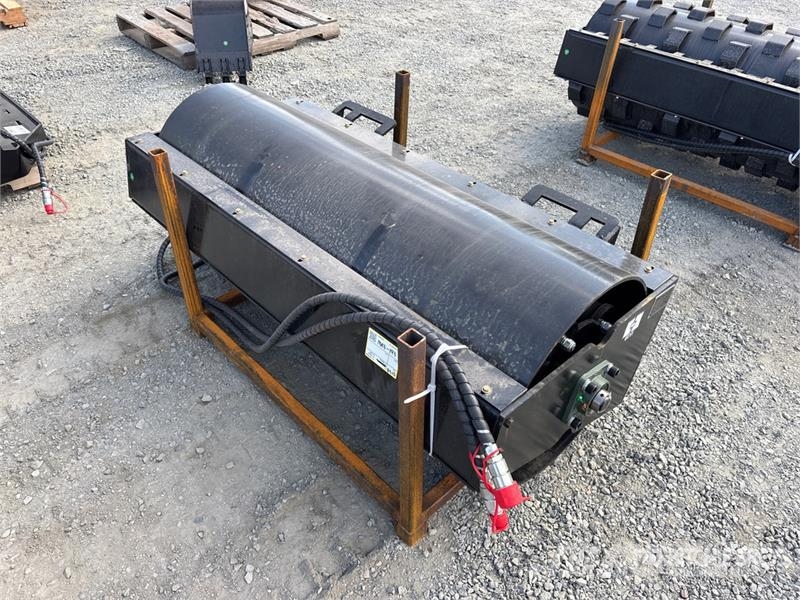  GIYI GY-VR59 59 in Skid Steer Vibratory Roller (Un Valce
