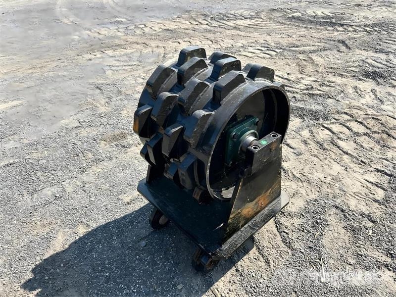 GIYI GY-W320 Excavator Compaction Wheel - Fits Cat Drugi deli
