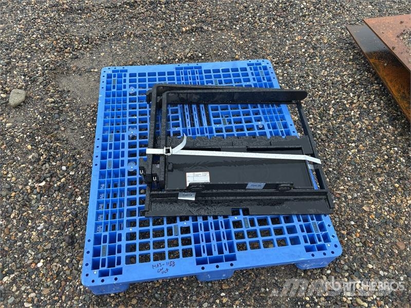  GIYI GY-XHC Mini Skid Steer Forks (Unused) شوكات