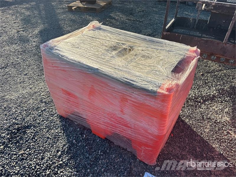 GLDP480 116 gal Portable Poly Fuel Tank (Unused) Паливні та присадочні баки