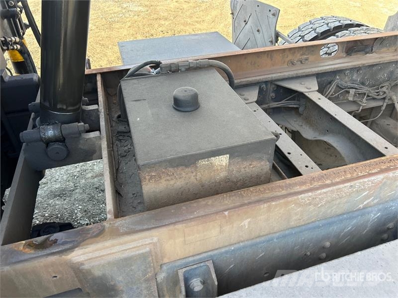 GMC 099 B-2 CLX 10900 lb Knuckle Boom on GMC C6500 4x2 起重機卡車