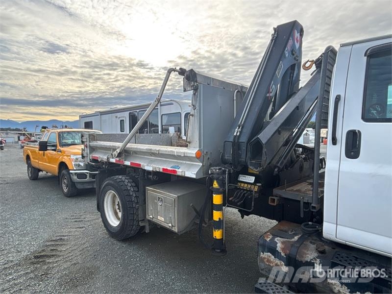 GMC 099 B-2 CLX 10900 lb Knuckle Boom on GMC C6500 4x2 Tovornjaki z žerjavom