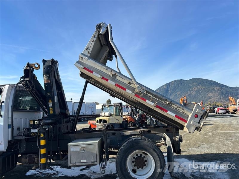 GMC 099 B-2 CLX 10900 lb Knuckle Boom on GMC C6500 4x2 起重機卡車