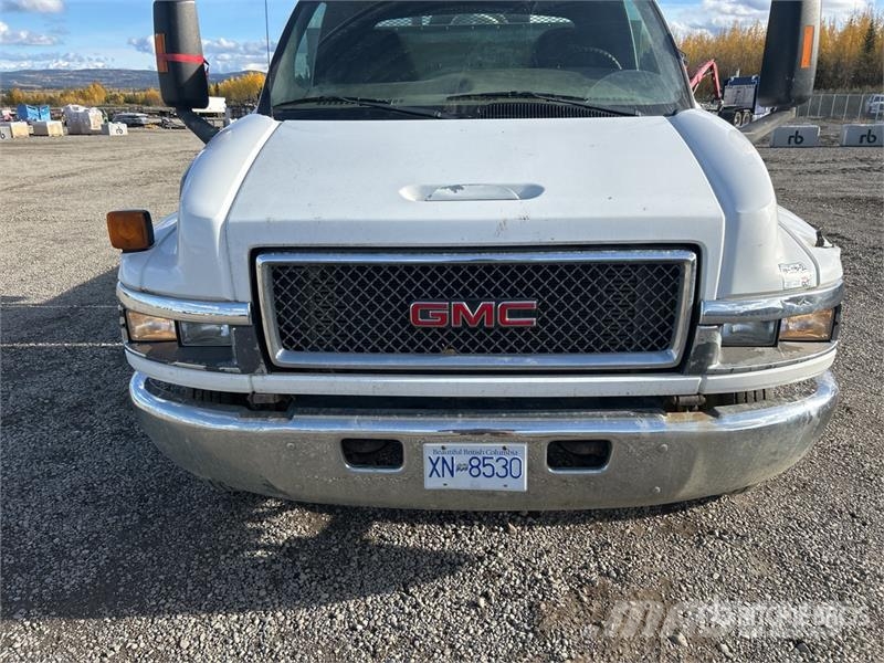 GMC 4x2 Flatbed Truck Platformas/izkraušana no sāniem