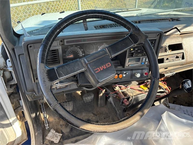 GMC 7500 Top Kick 4x2 Flatbed Truck Camion plateau