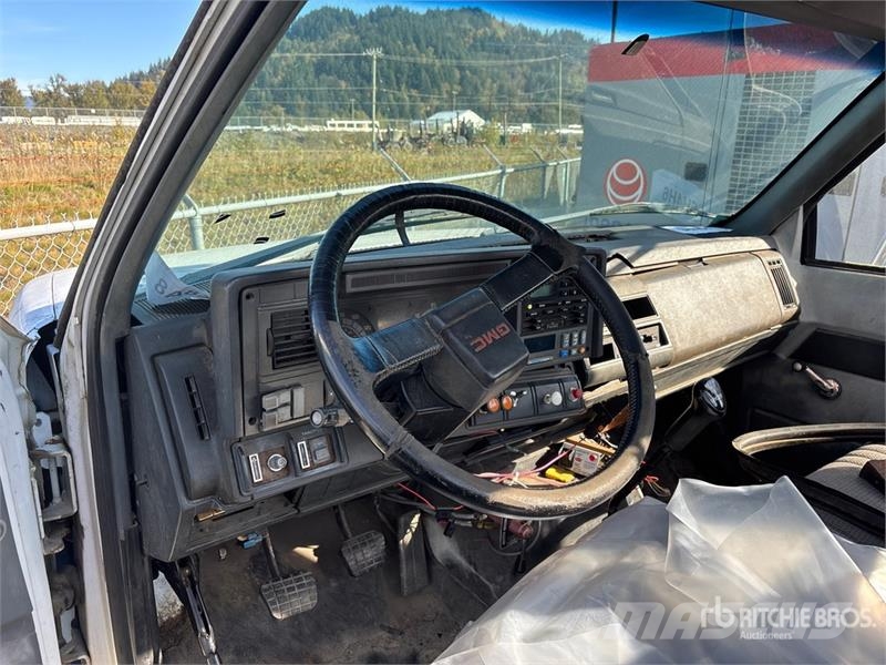 GMC 7500 Top Kick 4x2 Flatbed Truck Camion plateau