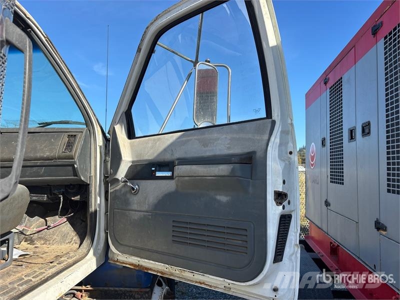 GMC 7500 Top Kick 4x2 Flatbed Truck Camion plateau