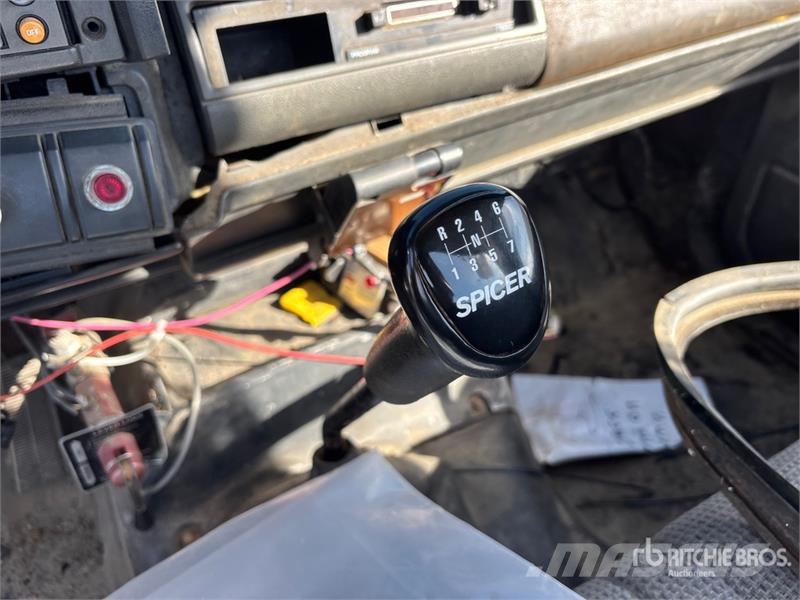 GMC 7500 Top Kick 4x2 Flatbed Truck Camion plateau