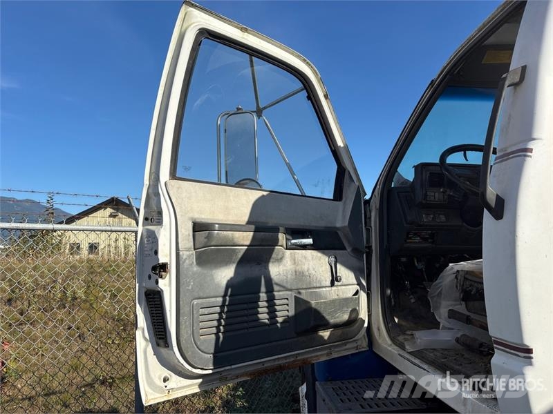 GMC 7500 Top Kick 4x2 Flatbed Truck Camion plateau