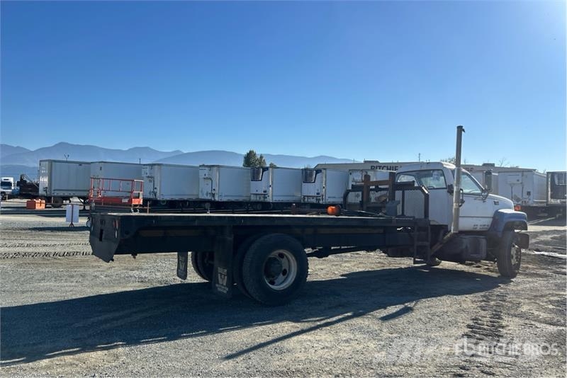 GMC 7500 Top Kick 4x2 Flatbed Truck Platformas/izkraušana no sāniem