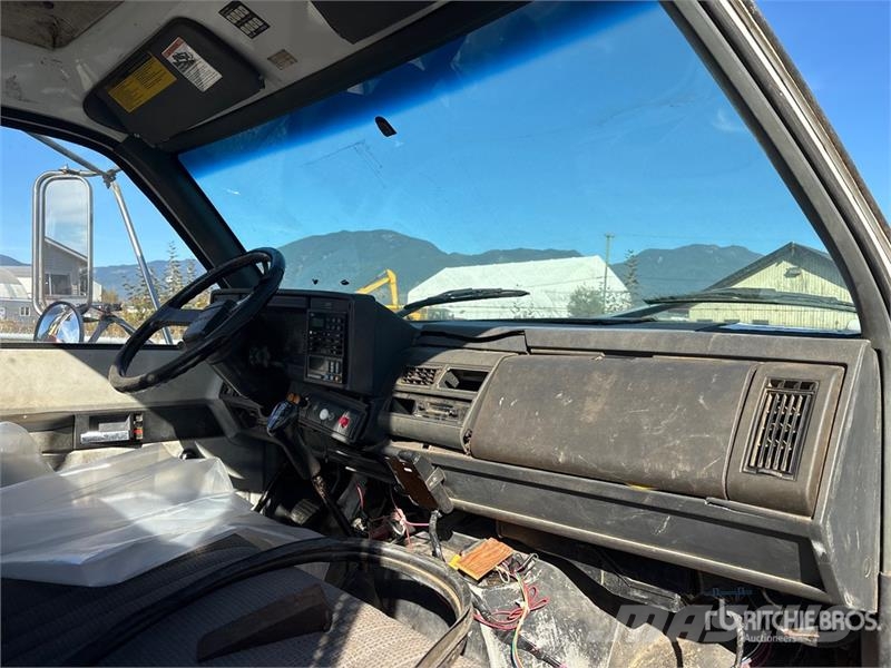 GMC 7500 Top Kick 4x2 Flatbed Truck Camion plateau