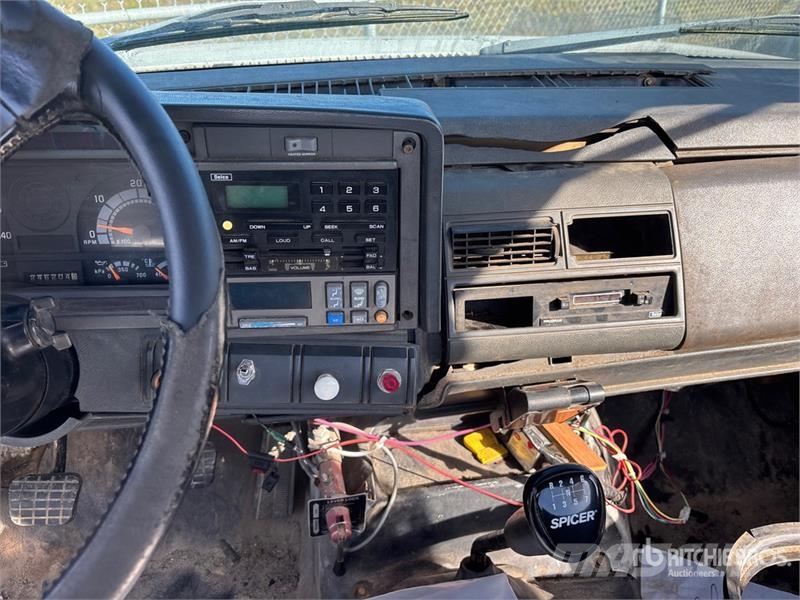 GMC 7500 Top Kick 4x2 Flatbed Truck Camion plateau