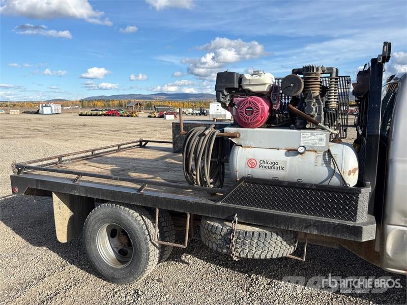 GMC Sierra 3500 4x4 Flatbed Truck Camion con sponde ribaltabili