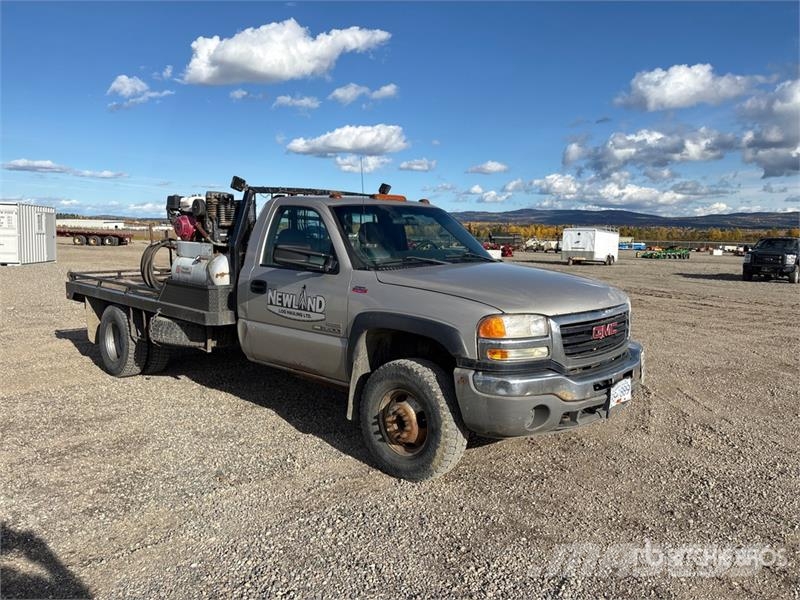 GMC Sierra 3500 4x4 Flatbed Truck Camion con sponde ribaltabili