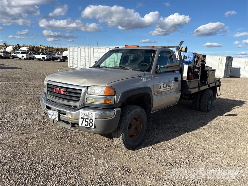 GMC Sierra 3500 4x4 Flatbed Truck Camion con sponde ribaltabili