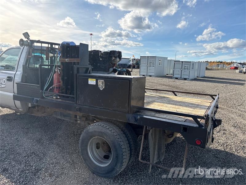 GMC Sierra 3500 4x4 Flatbed Truck Camion con sponde ribaltabili