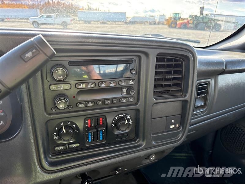 GMC Sierra 3500 4x4 Flatbed Truck Camion con sponde ribaltabili