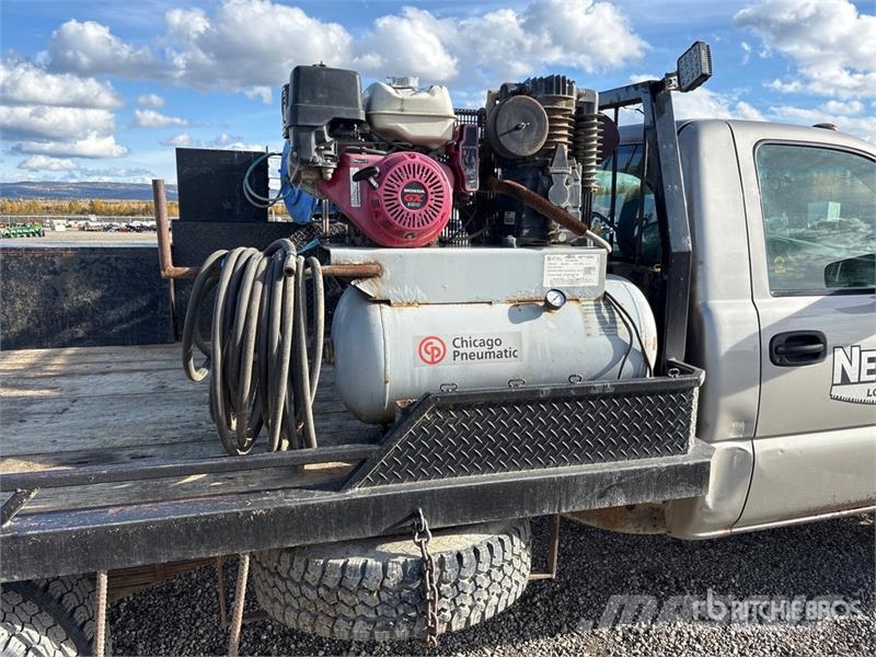 GMC Sierra 3500 4x4 Flatbed Truck Camion con sponde ribaltabili