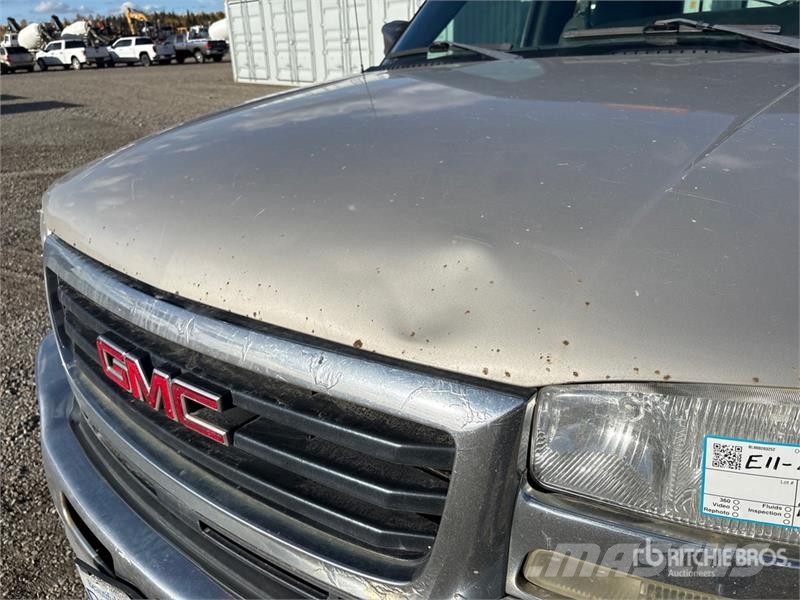 GMC Sierra 3500 4x4 Flatbed Truck Camion con sponde ribaltabili